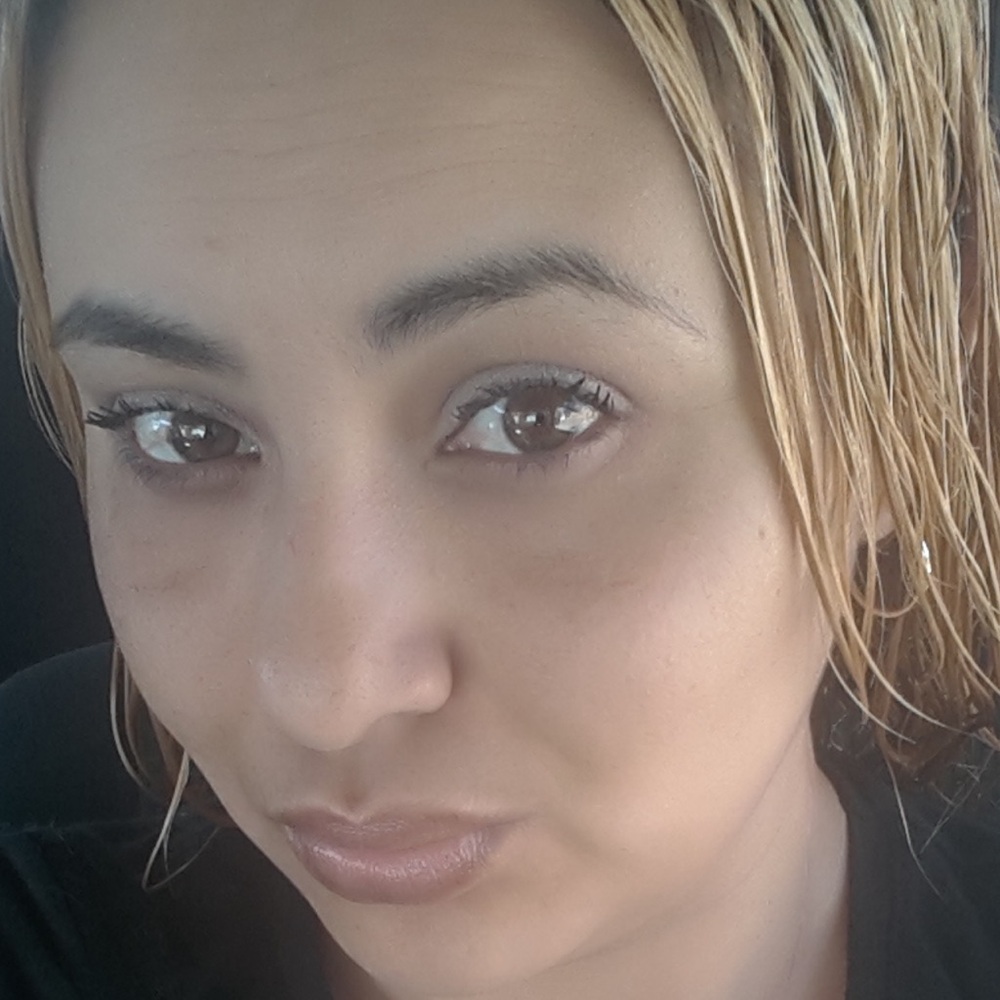 Meet your Posher, Yanet